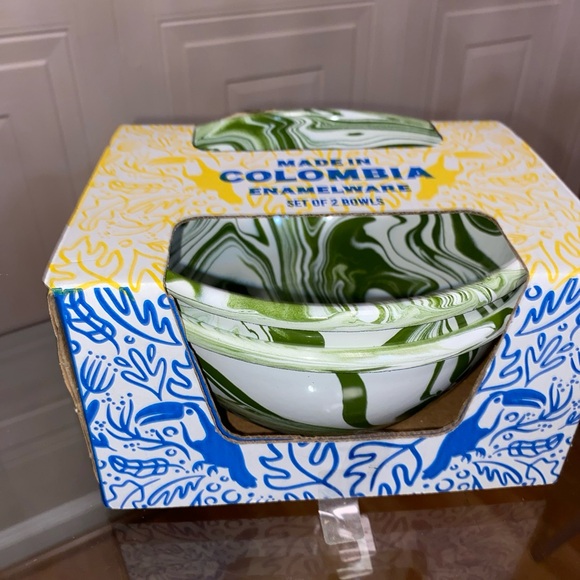 Enamelware Set of 2 Hand-Painted Bowls 3" High x 6.5" Wide Made in Columbia - Picture 2 of 10